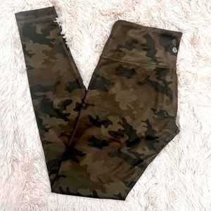 LuLulemon green camo polyester leggings size 6